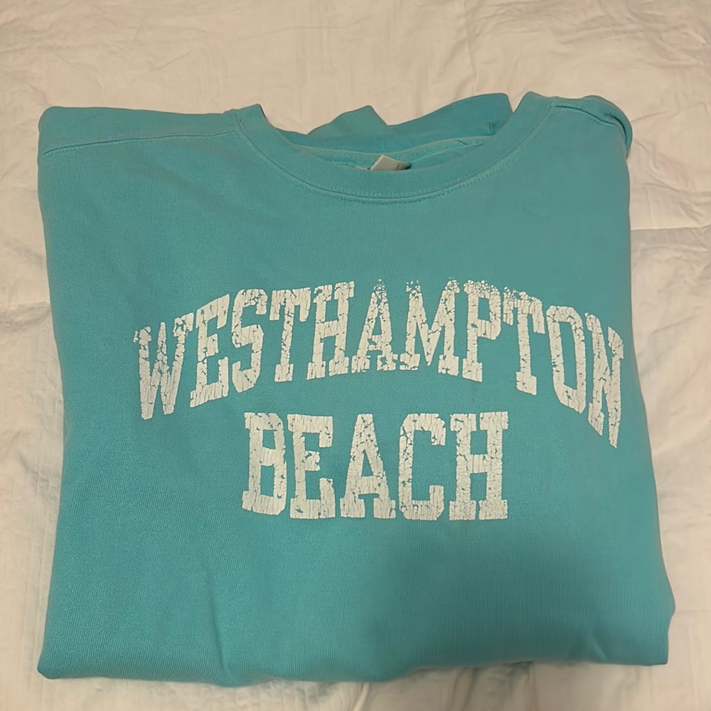 Adorable and cozy crewneck!